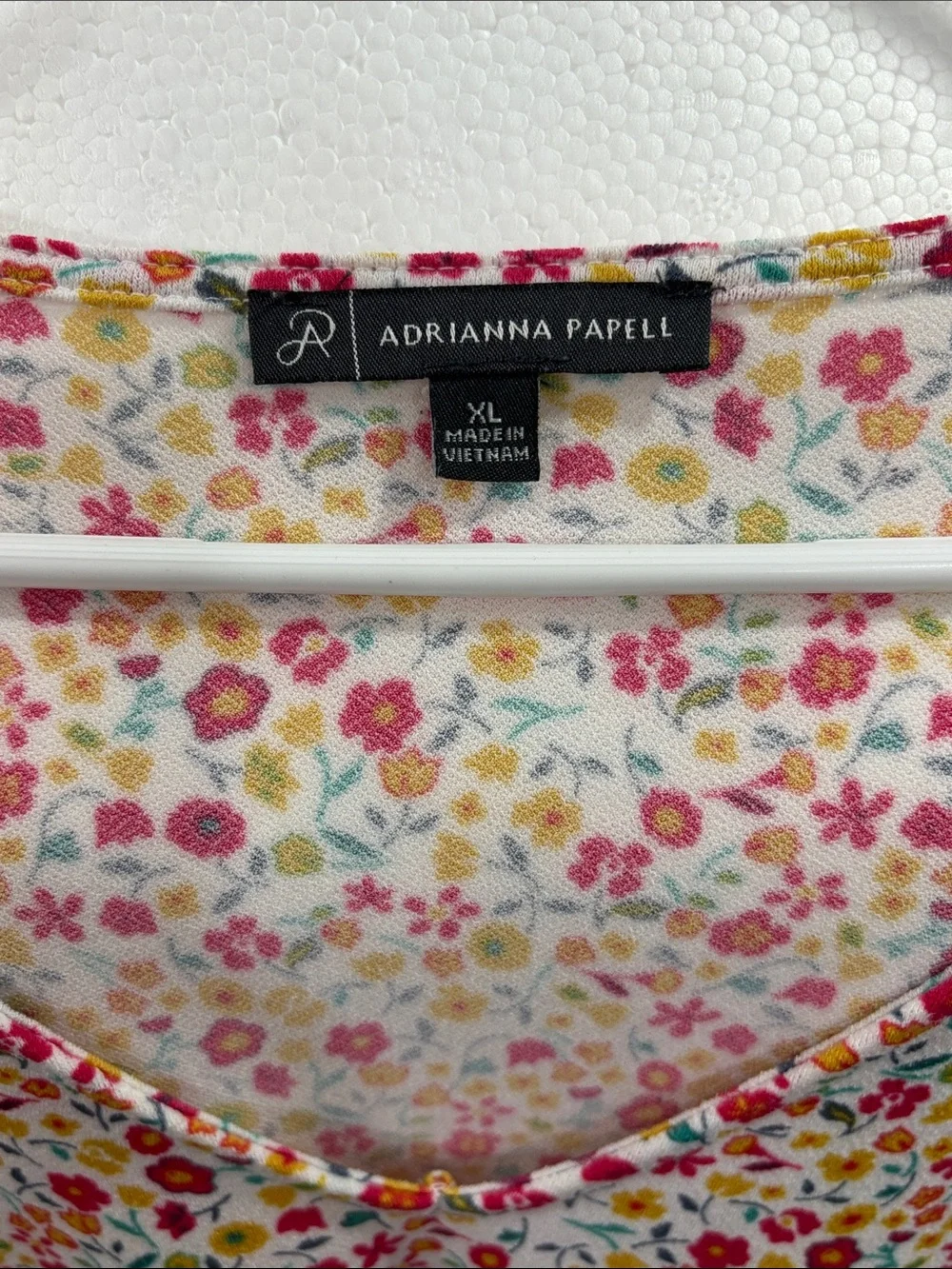 Adriana Papell Floral V Neck Top White with Pink & Yellow Flowers size XL - Picture 4 of 4